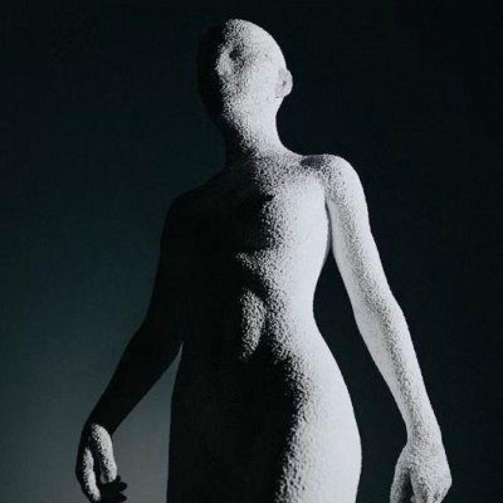 https://unsplash.com/de/fotos/ein-schwarz-weiss-foto-des-korpers-einer-frau-YjOj28_VUKE